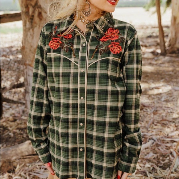 Rodeo Quincy Tops - NWT RODEO QUINCY XL Plaid Petal Rodeo Button Up